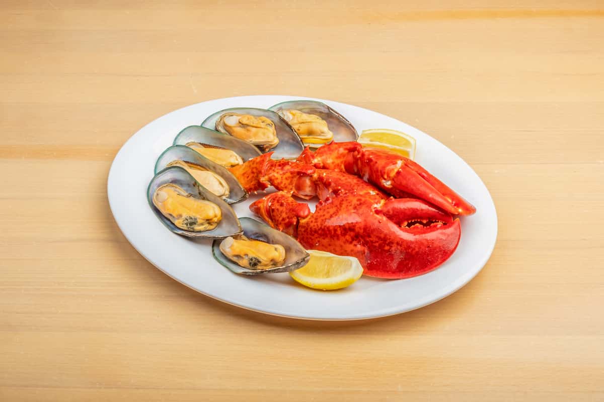 Green Lip Mussels & Lobster Claws