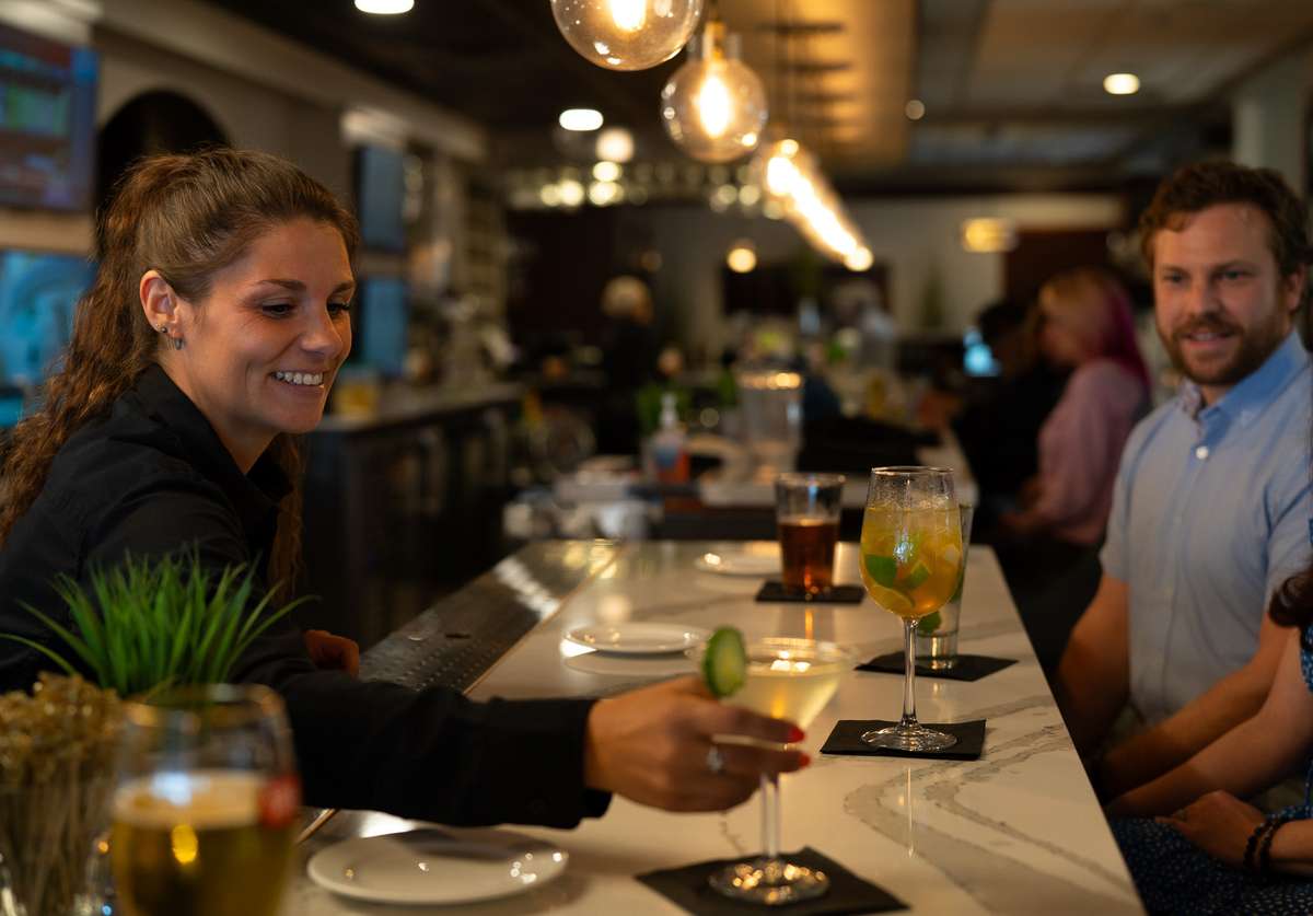 Bar & Lounge