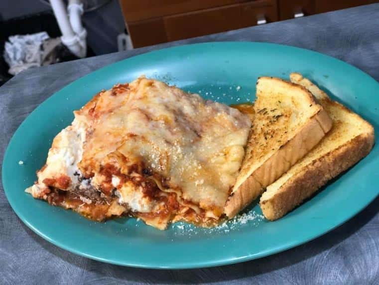lasagna with garlic toast