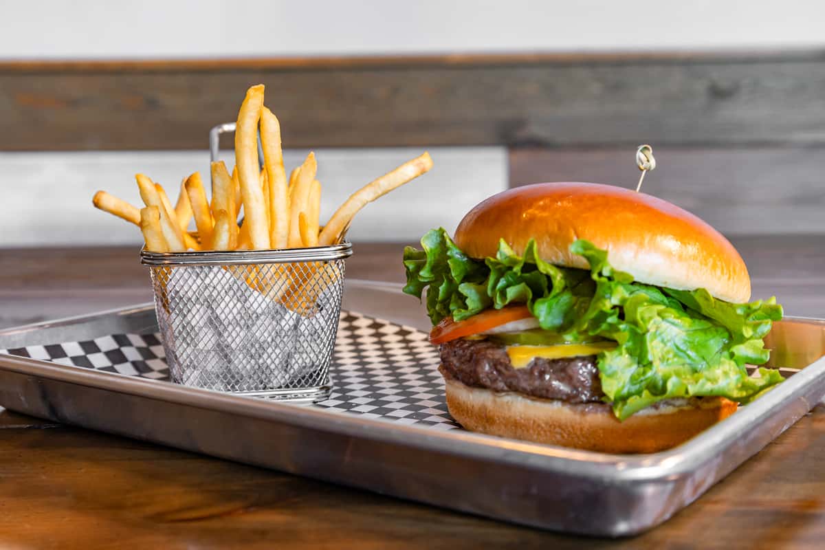 Triple Cat Burger w shoe string fries
