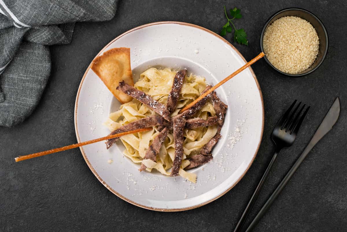 plate-of-beef-stroganoff-with-fettuccine-pasta