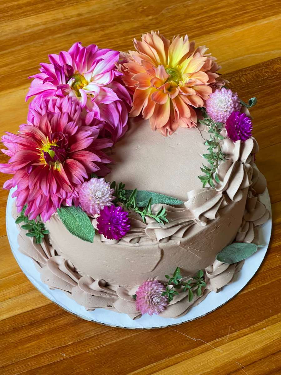 cake with summer flowers