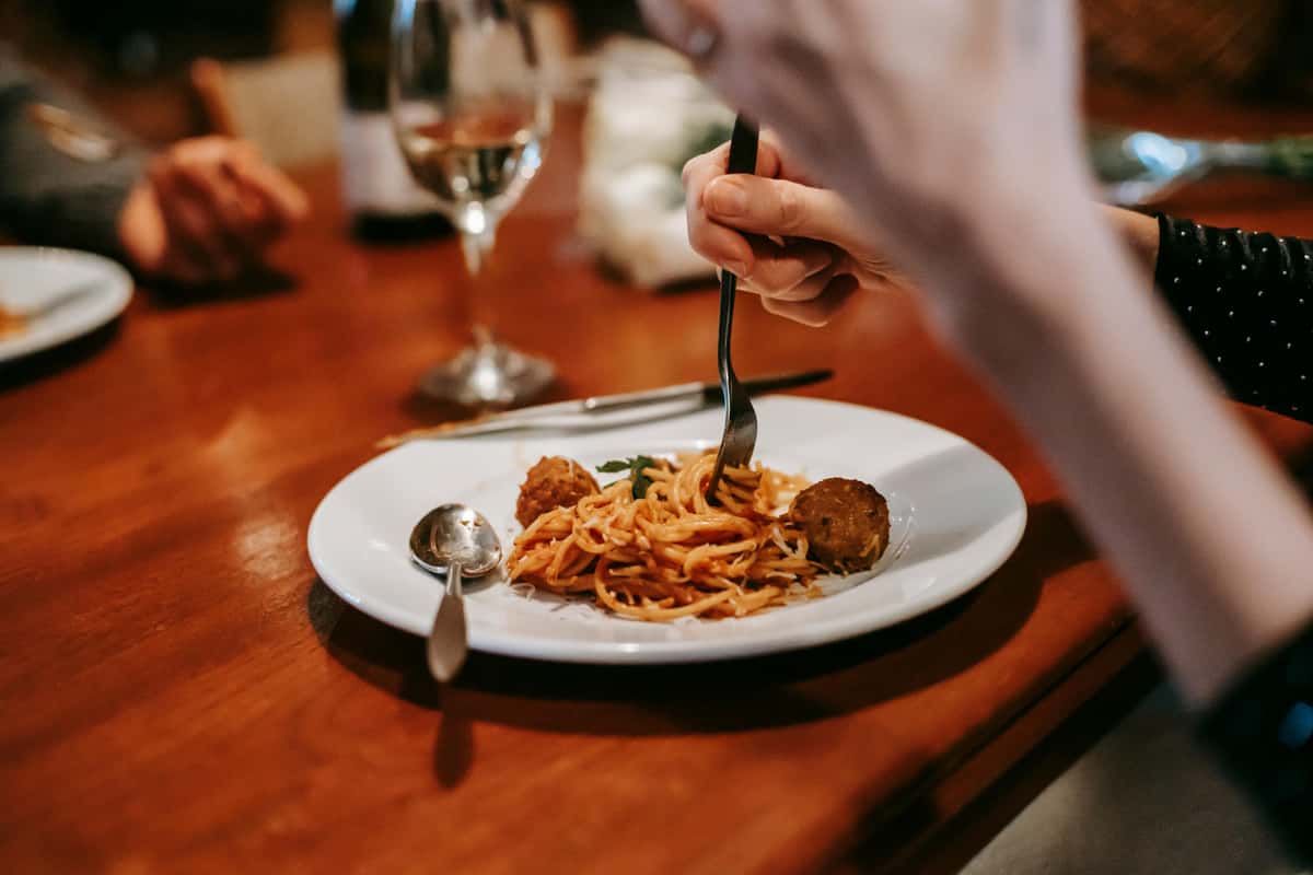 Spaghetti with meatball with wine