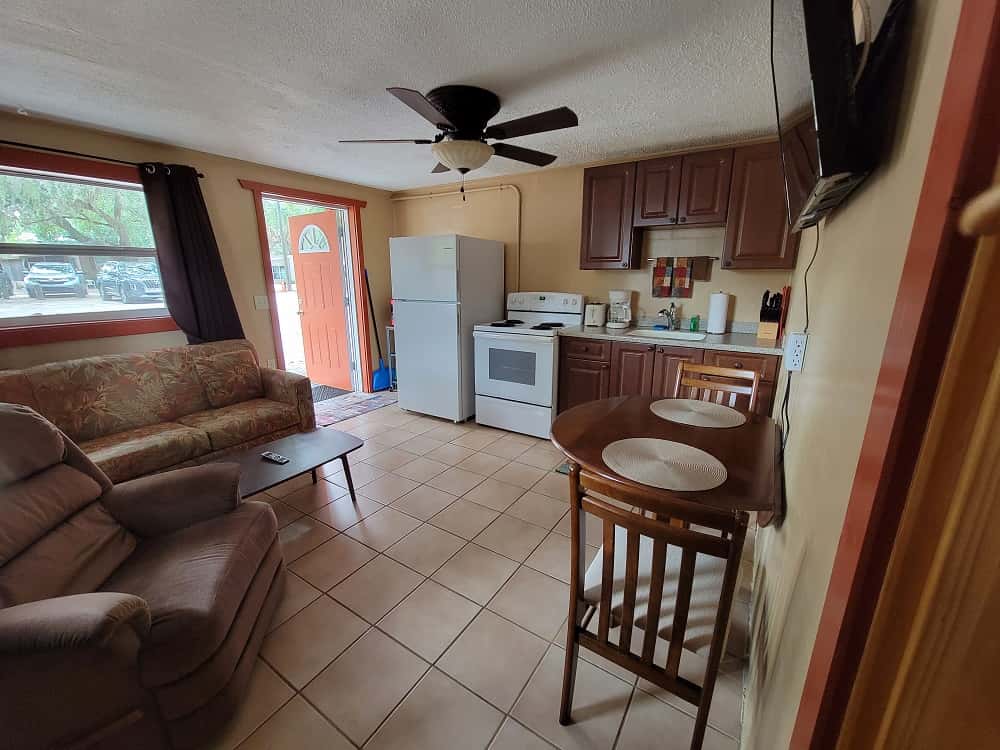 40 kitchen n living