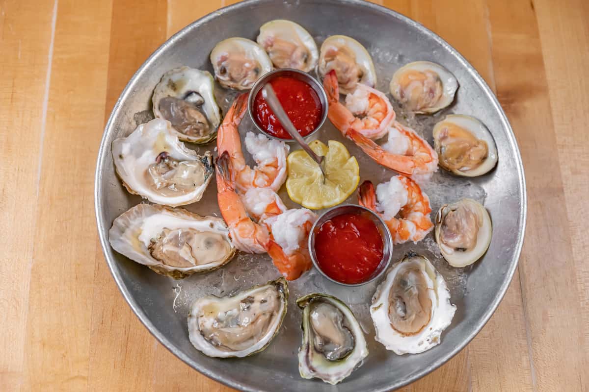 clams oyster shrimp platter