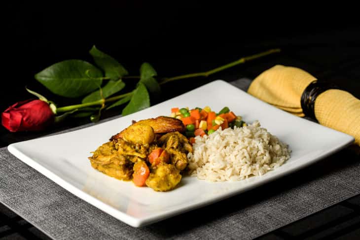 curry chicken with white rice