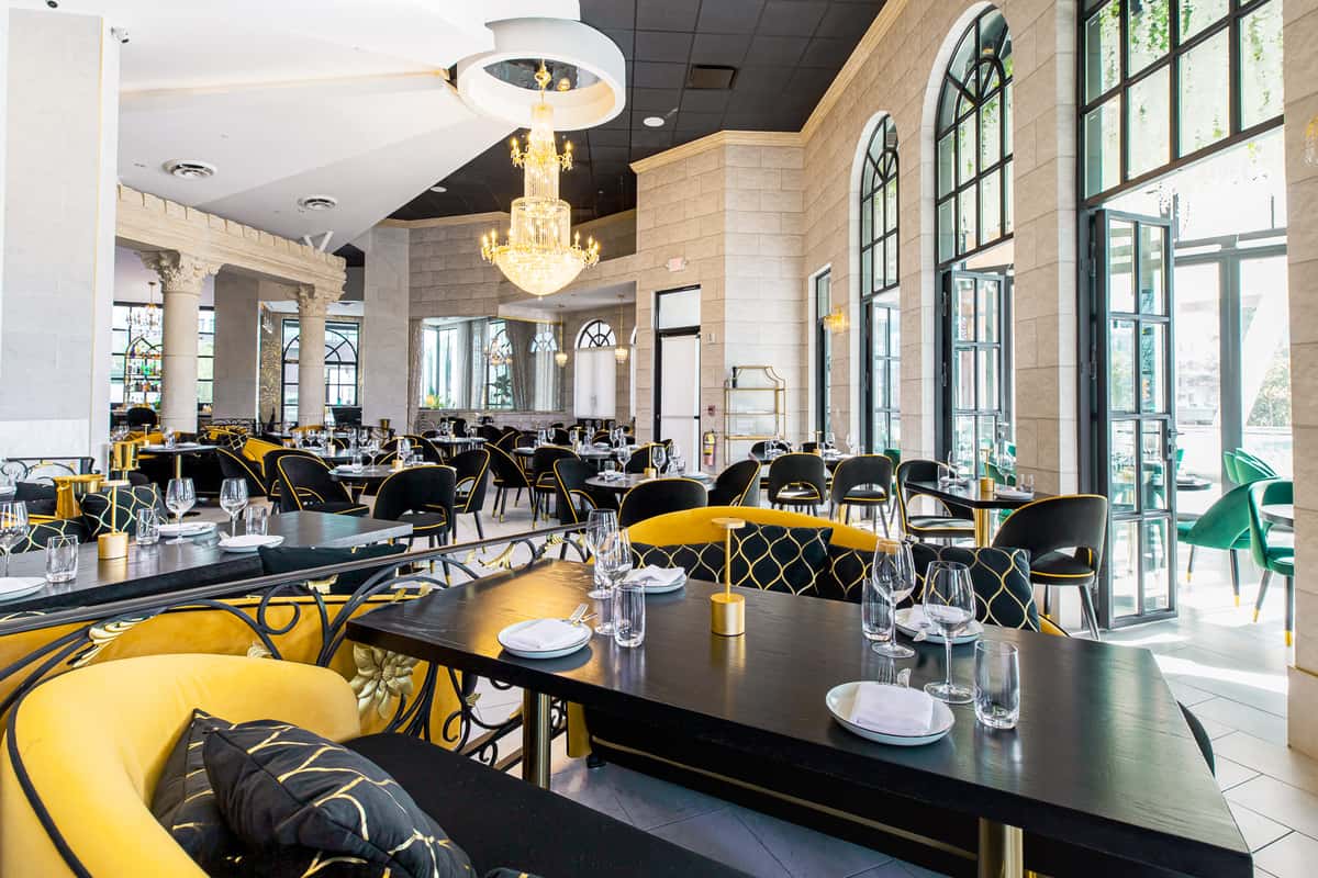 restaurant dining room