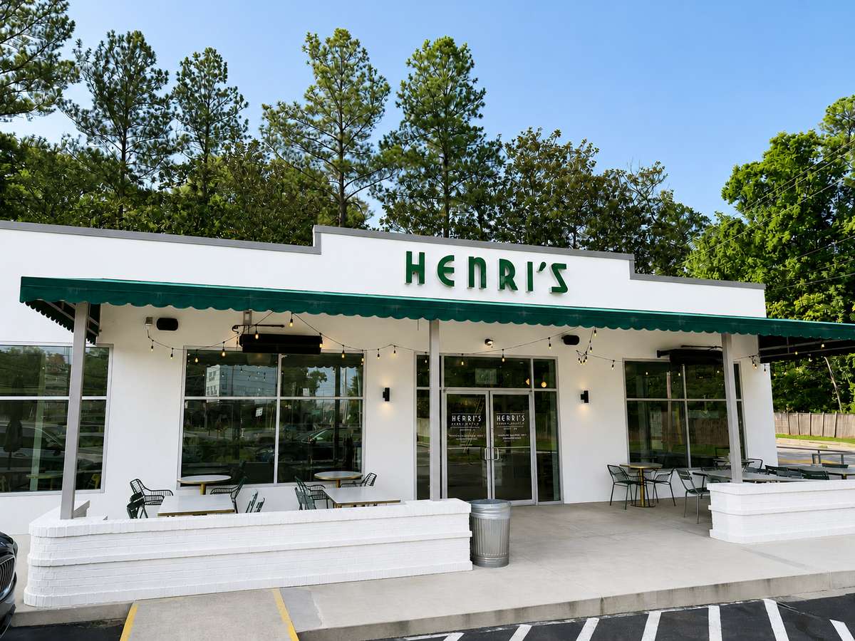 Henri's Exterior Brookhaven