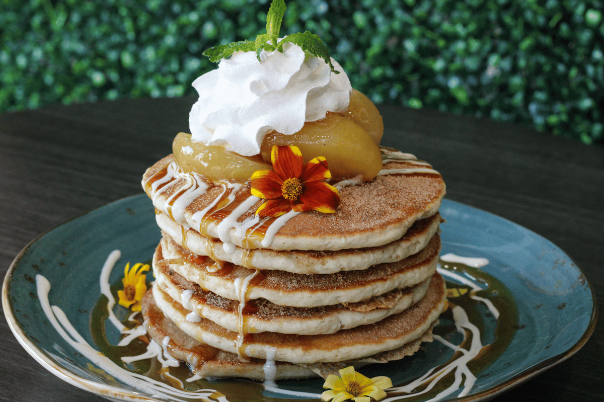 apple cobbler pancakes