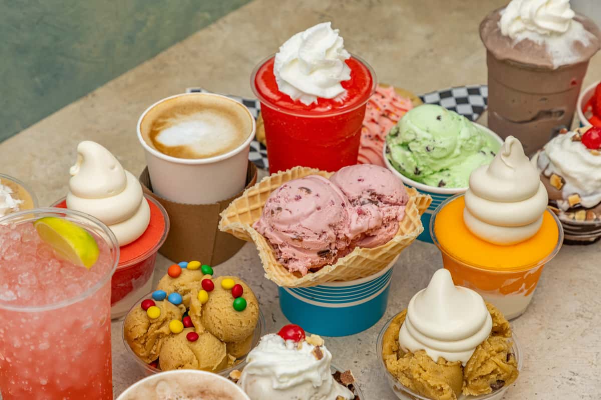 Multiples Ice creams in a table