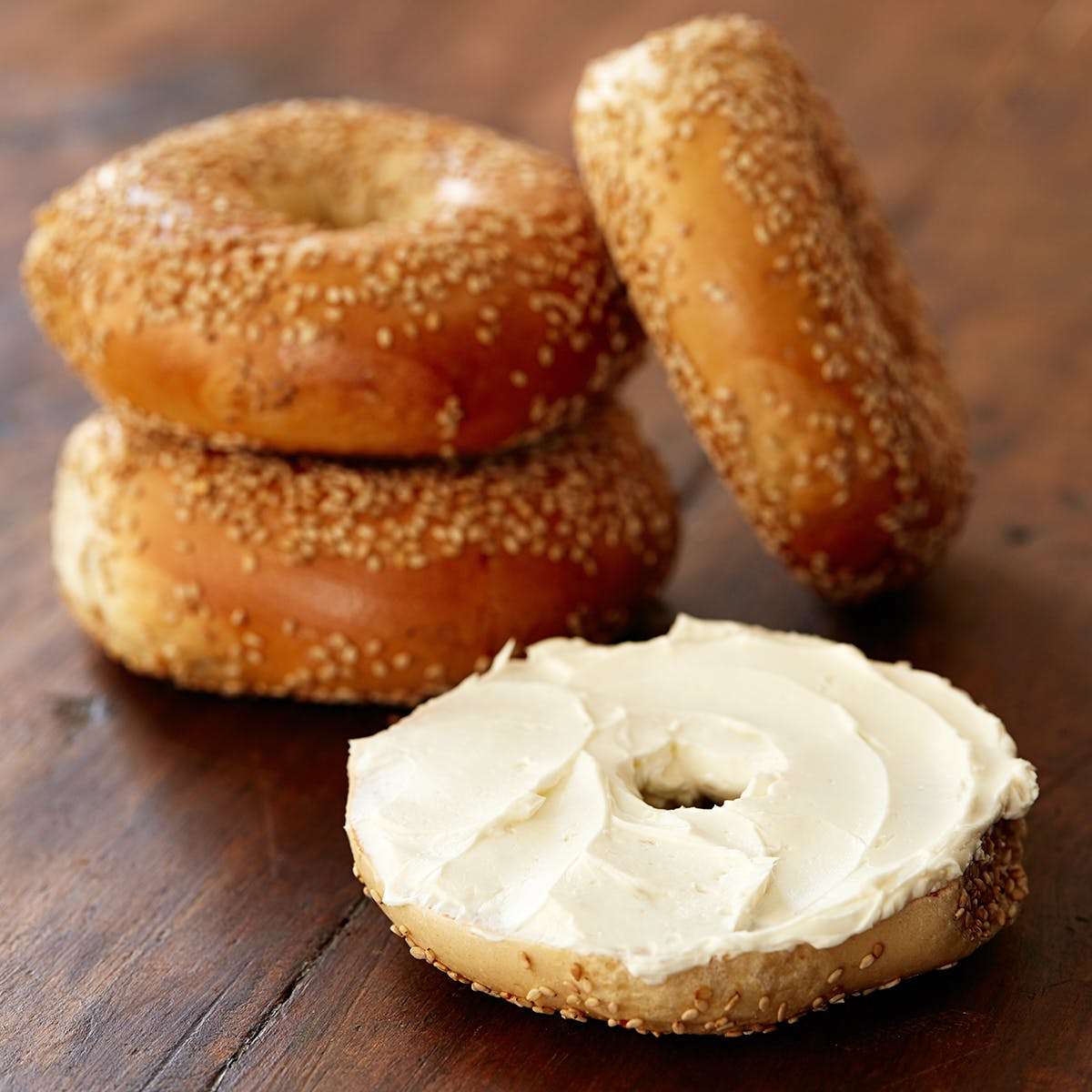 bagel-and-cream-cheese-breakfast-lemon-slice-cafe-cafe-in-silver