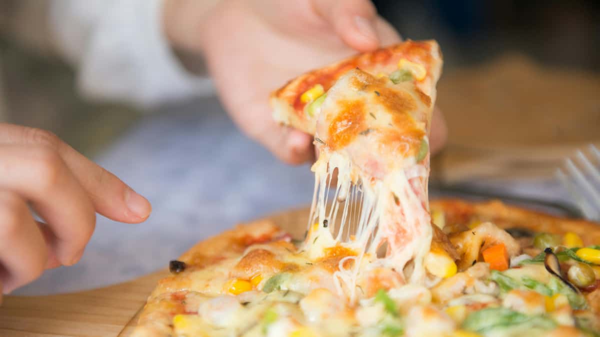 cheesy pizza