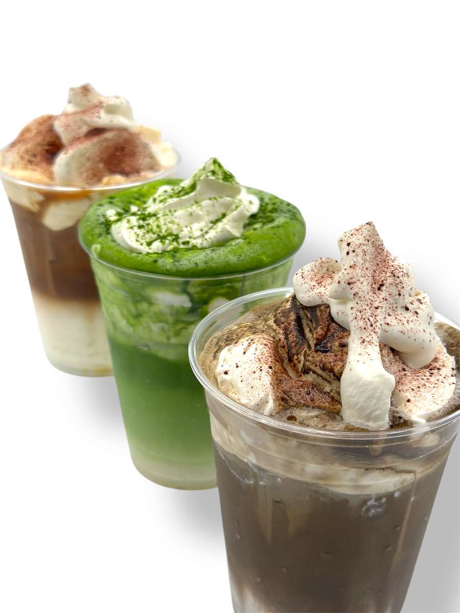 matcha / hojicha latte top with fluffy Einspanner cream