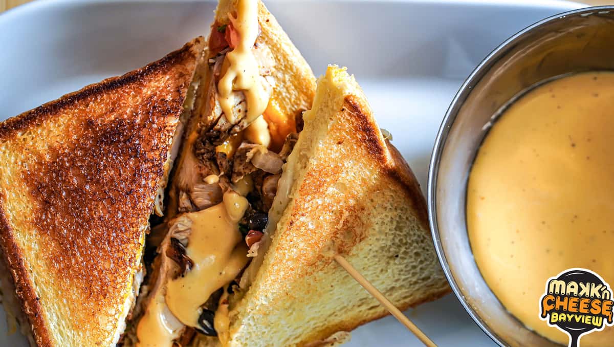 grilled sandwich and cheese sauce
