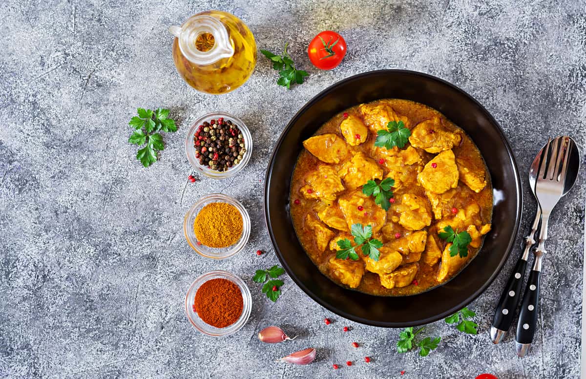 Curry with chicken and onions. Indian food. Asian cuisine.