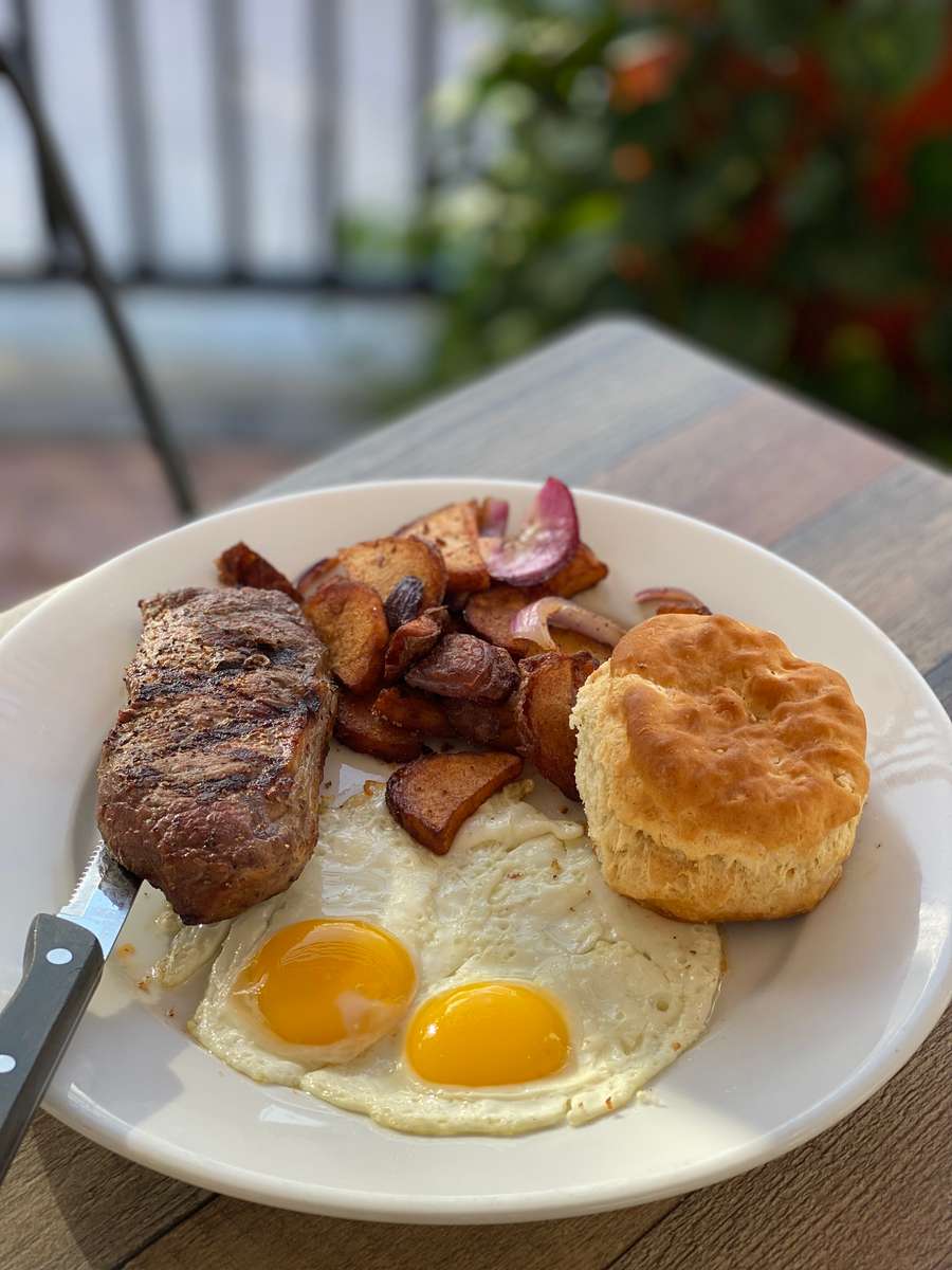 steak and eggs near me now