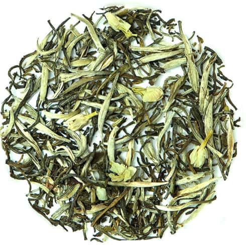 Loose leaf teas with jasmine flowers and green leaves
