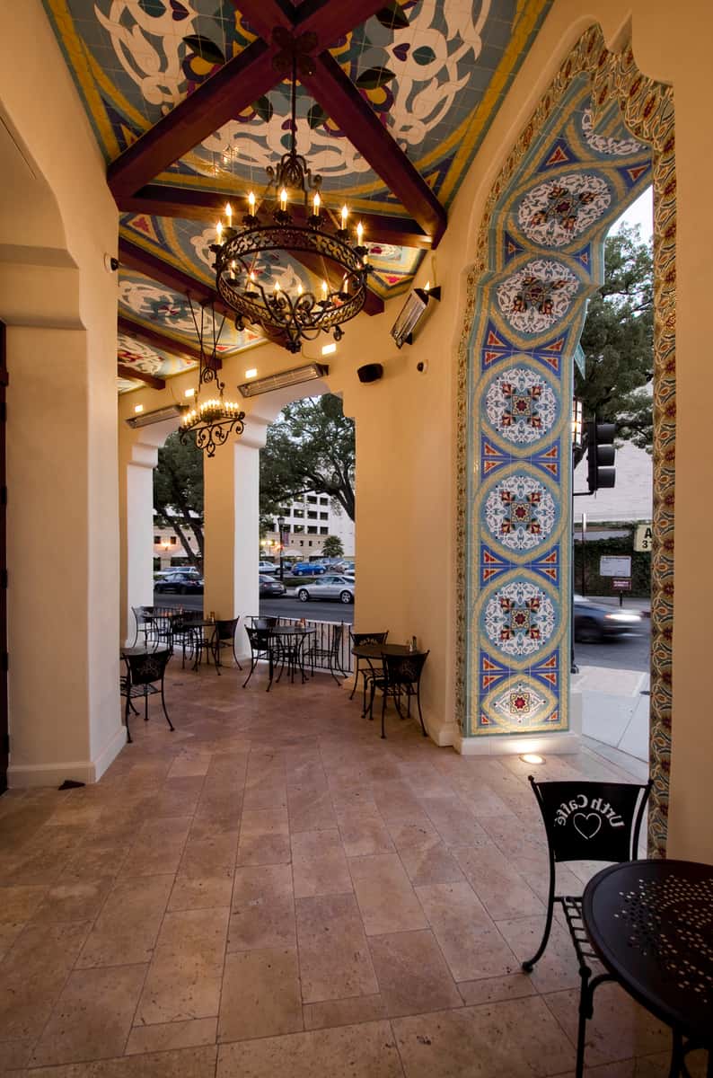 Outdoor patio seating - Urth Pasadena