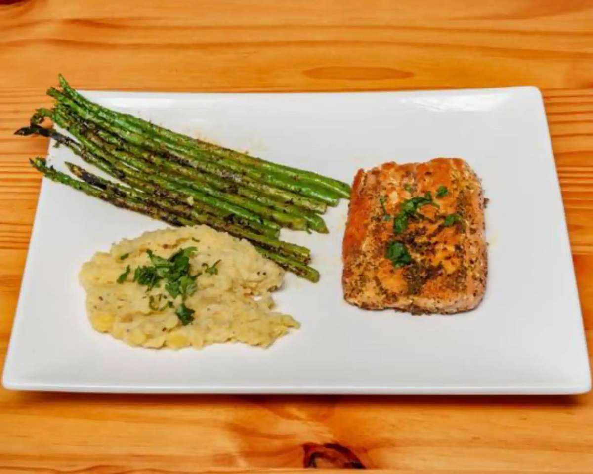 SALMON HERB CRUSTED FILET