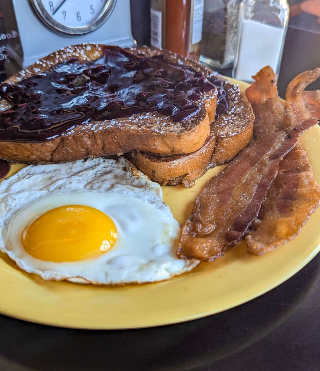 french toast with blueberrry