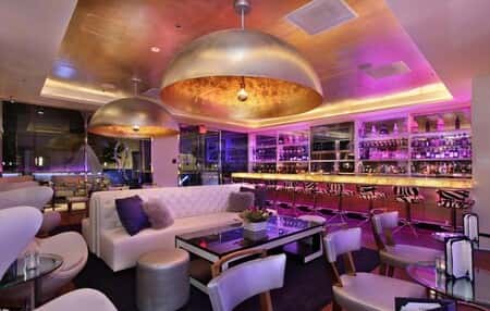 Bar & Lounge