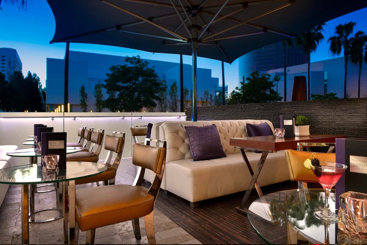 Bar & Lounge Patio