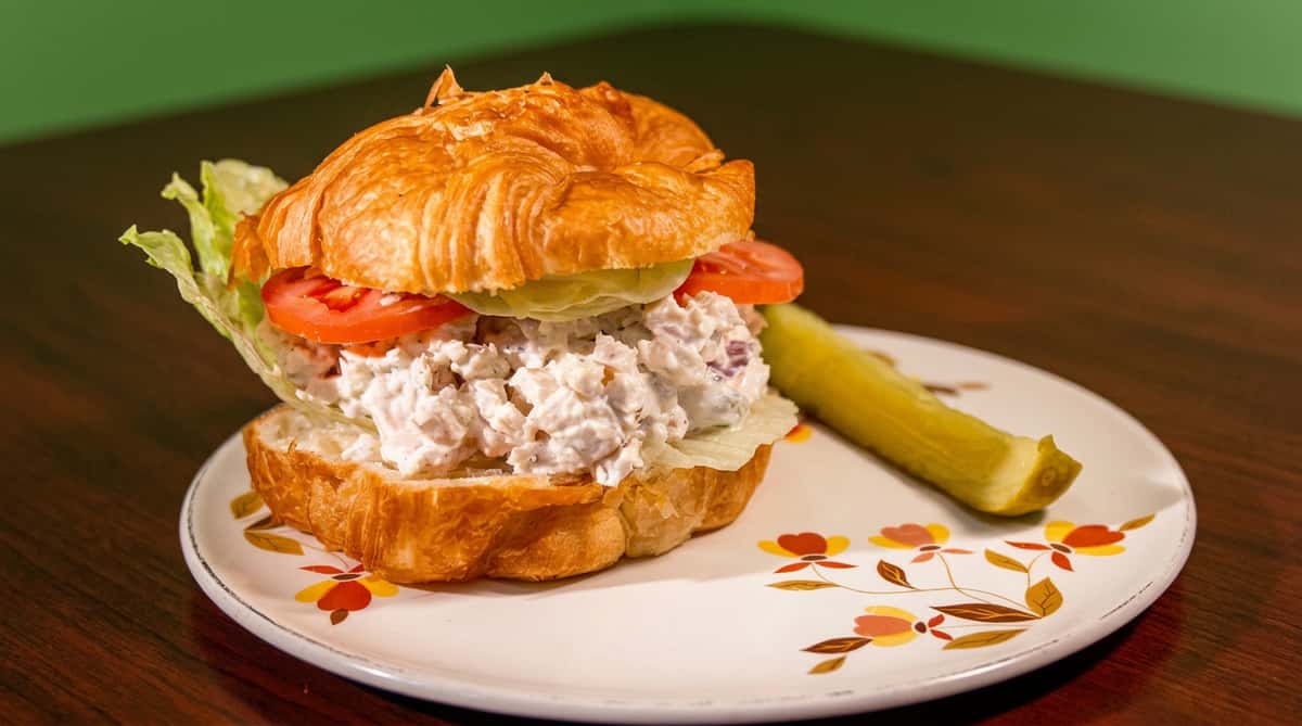 chicken-salad-croissant_