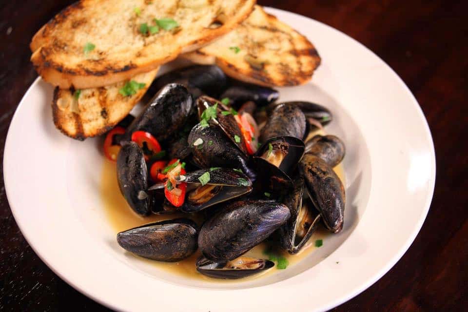 mussels and bread