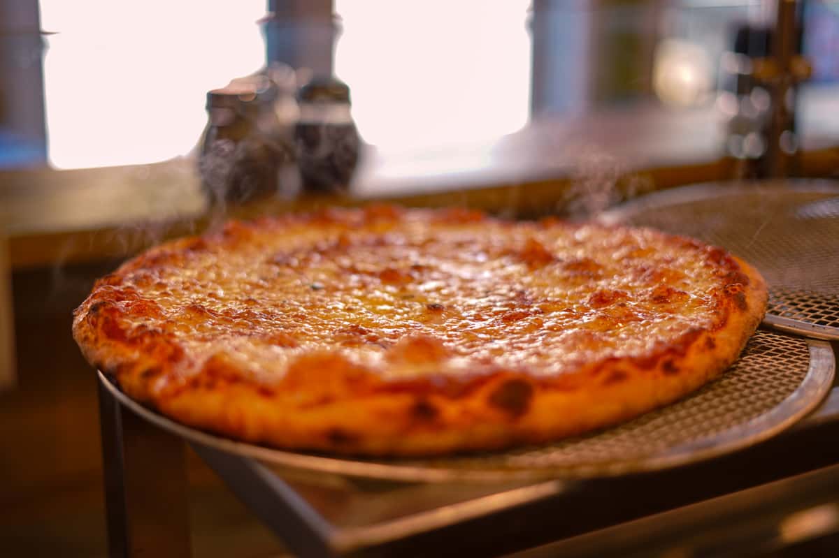 cheese pizza 1.jpg