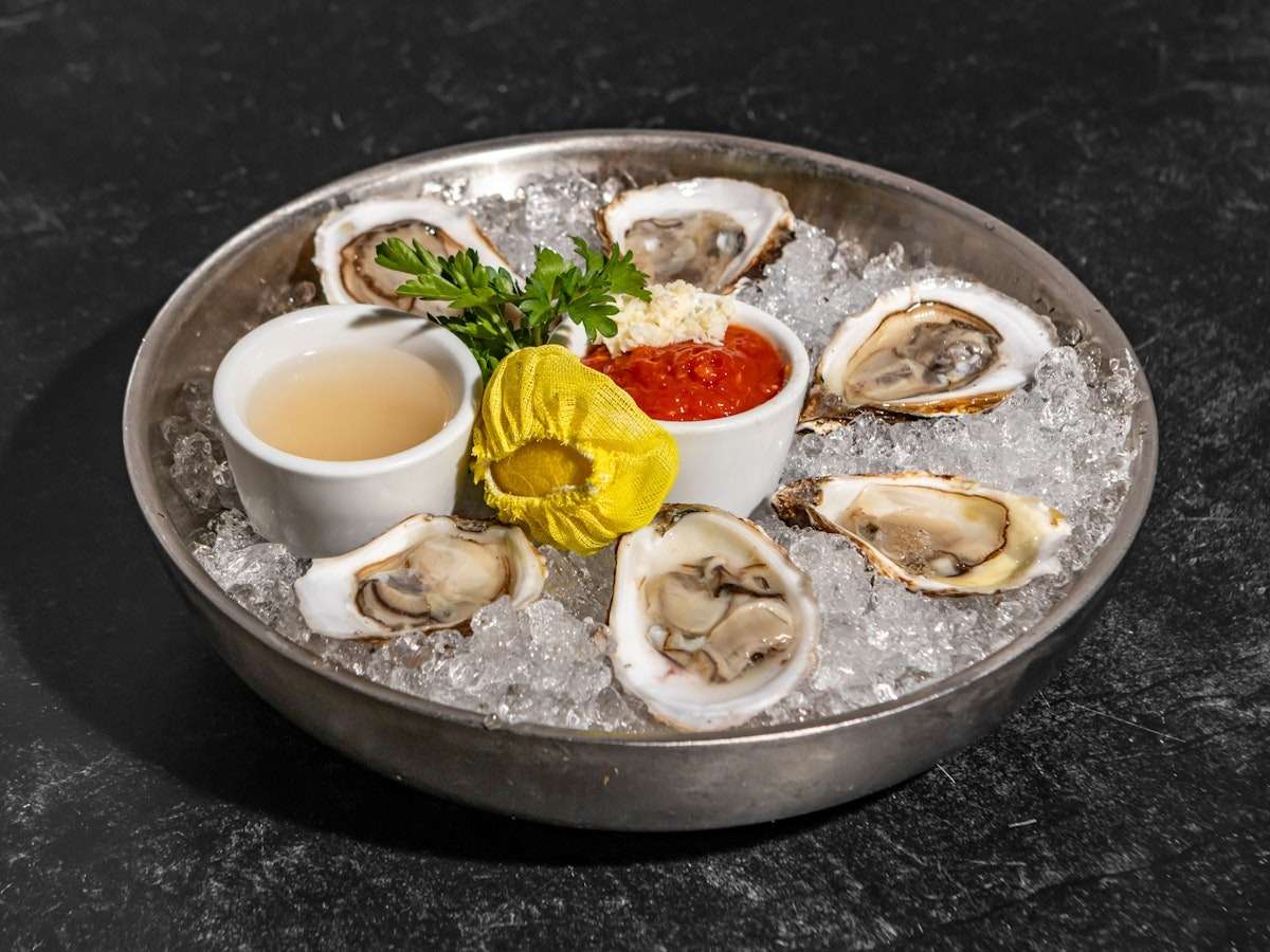 Oysters on ice
