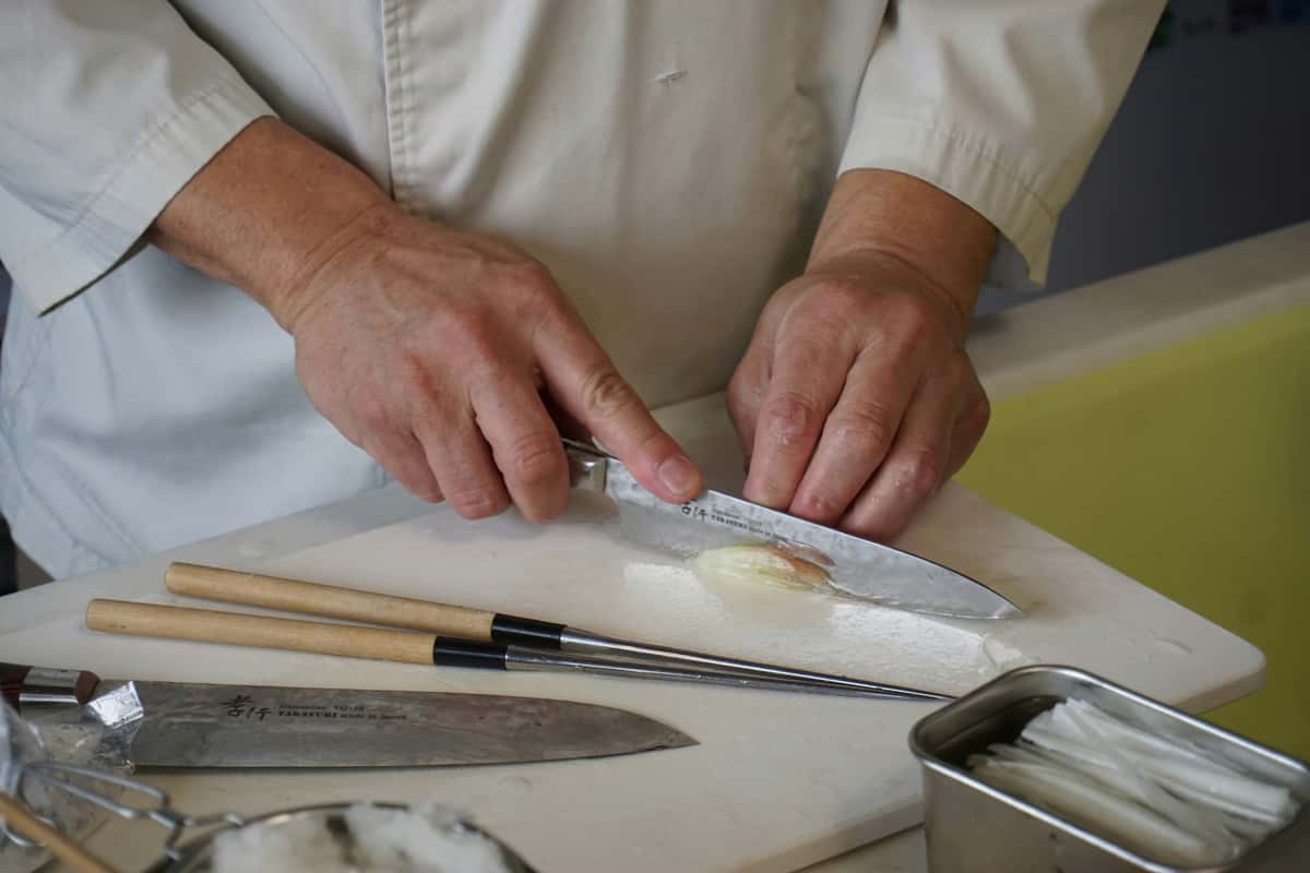 chef cutting
