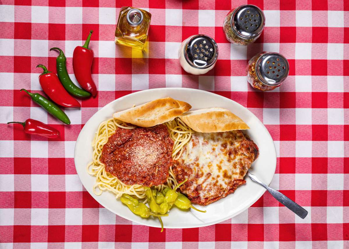 spaghetti, peppers and bread
