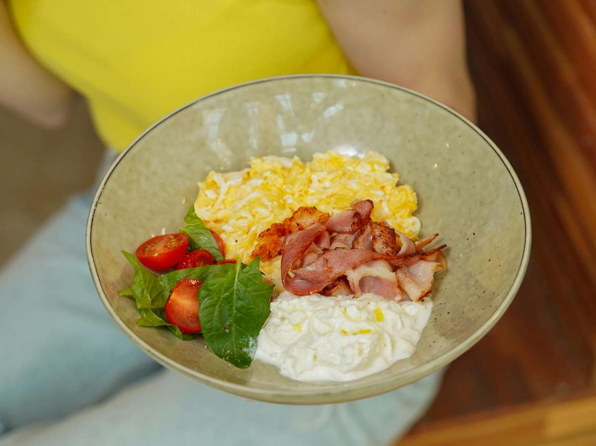 scramble, eggs, bacon
