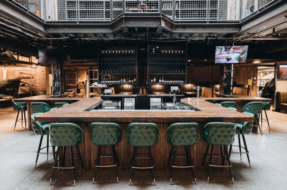 Main bar
