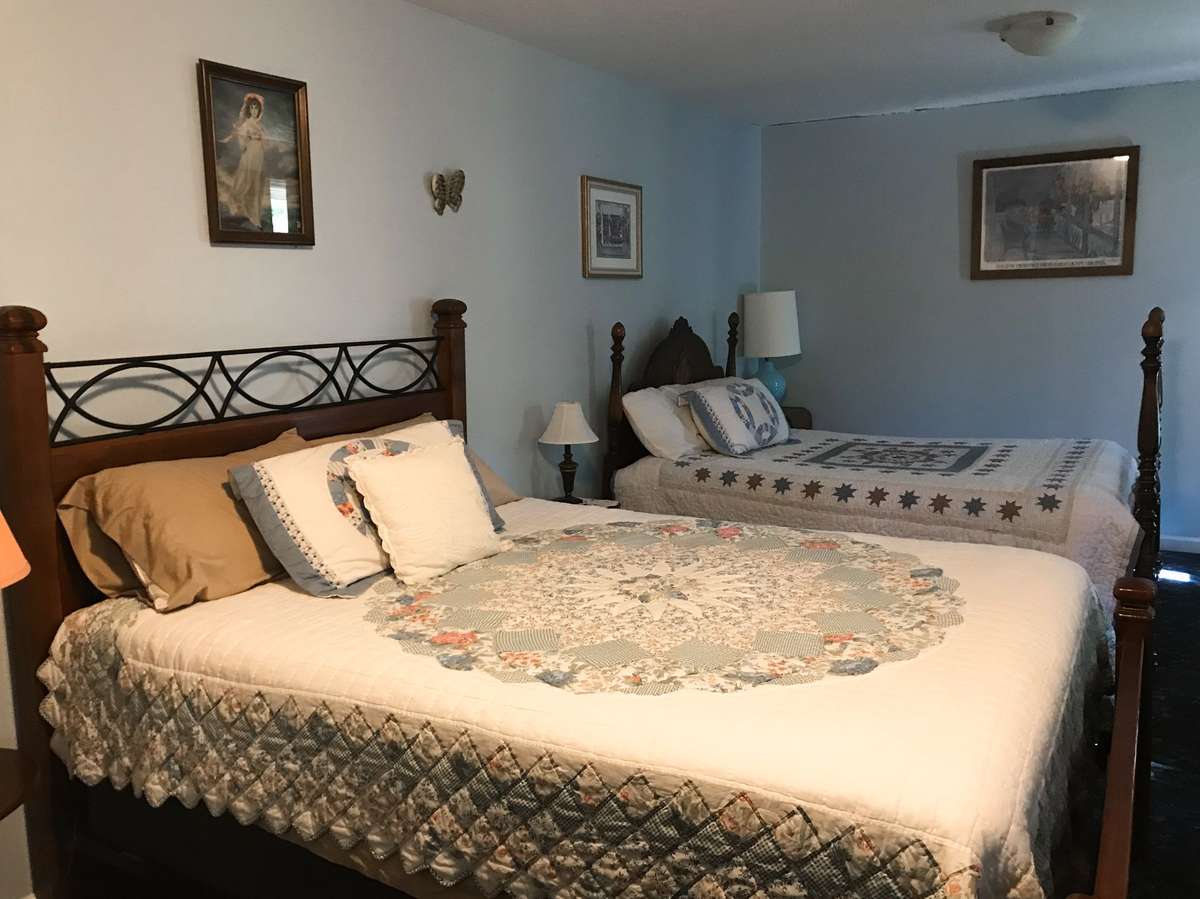 Five queen size bed rooms available