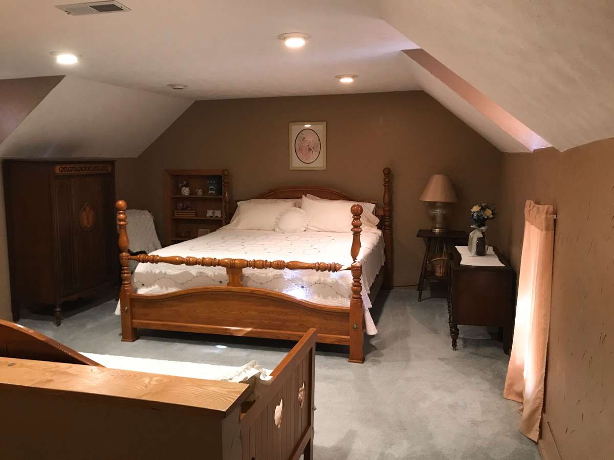 King size bedroom suites available for hotel lodging