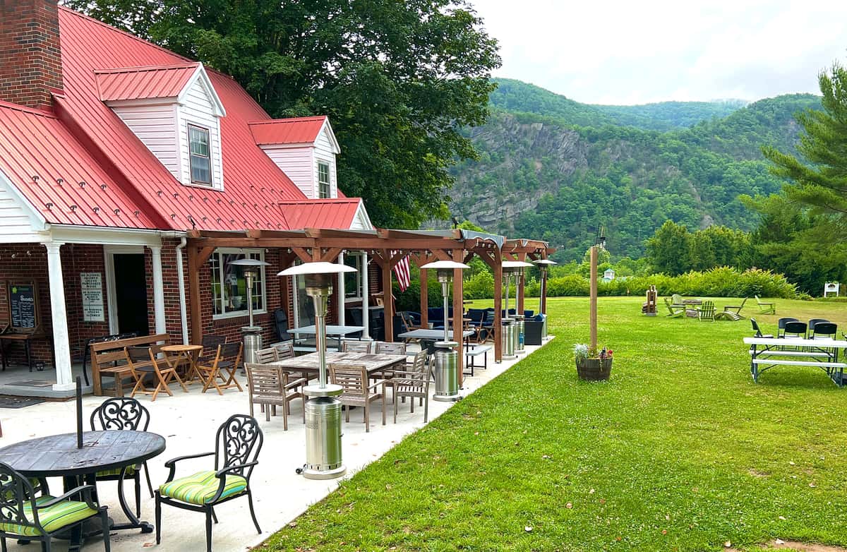 Patio dining at Cliff View with a view of mountains, pastures and golf