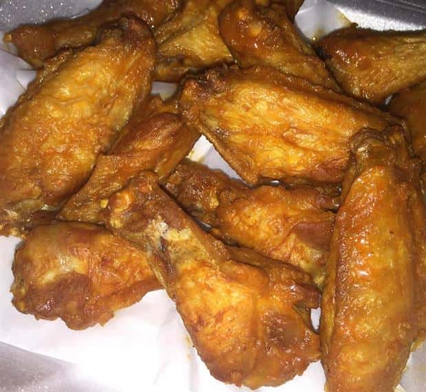 basket of fried chicken wings 