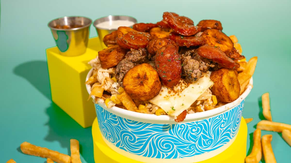 These are our "crazy fries" taken to another level, with our 100% handcrafted diced beef and sweet plantains added to the mix. Estas son nuestras Crazy Fries llevadas al siguiente nivel, con carne de res picada 100% artesanal y plátanos dulces añadidos a la mezcla.