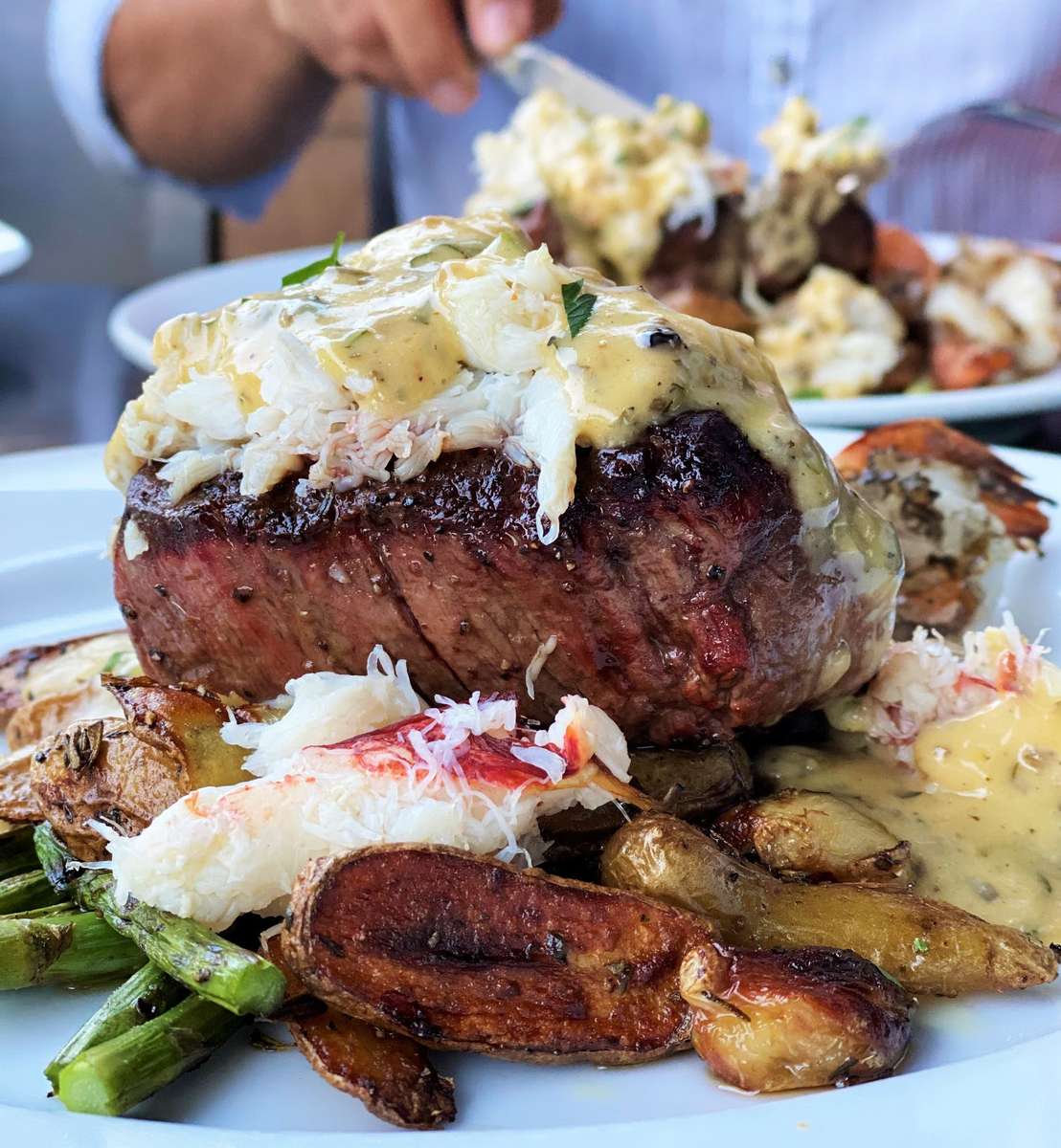 Dungeness Crab meat, roasted fingerling potato, garlic, seasonal vegetables, béarnaise sauce