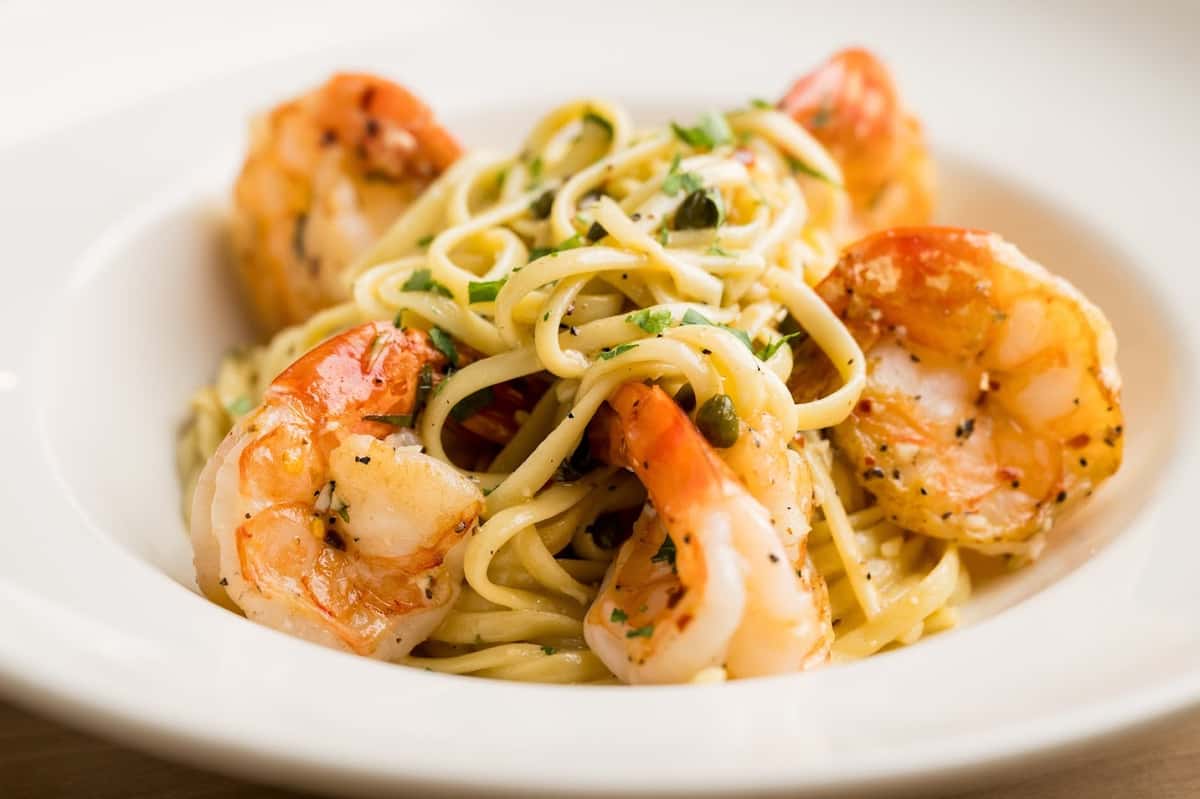 Shrimp scampi with linguine pasta