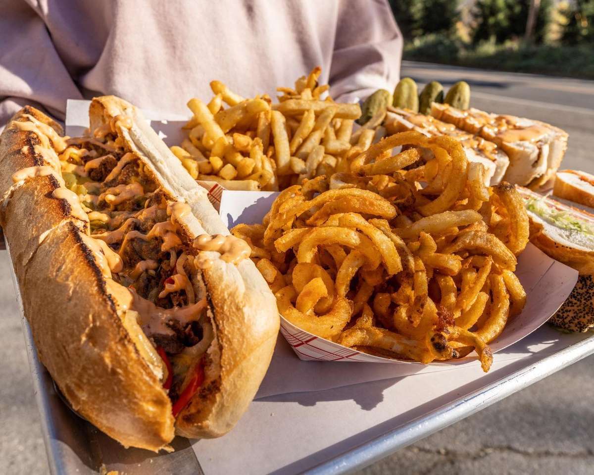 Sandwich curly fries