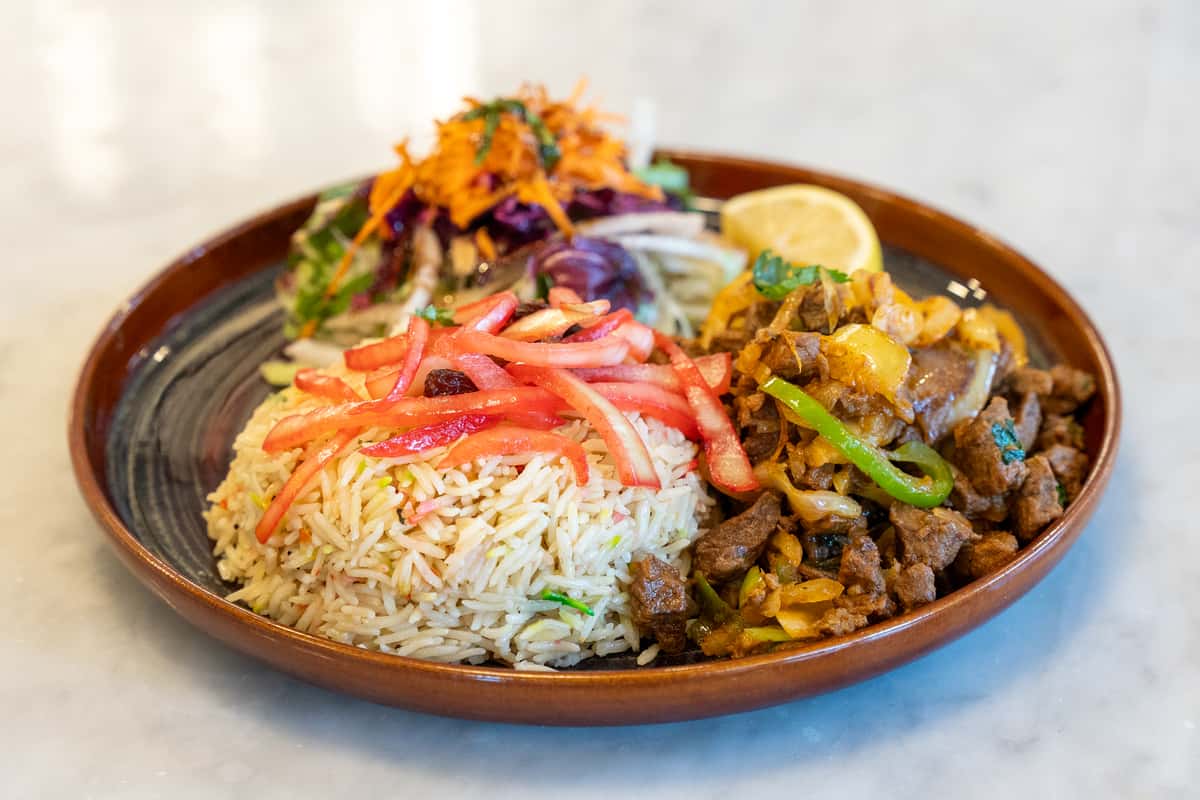Diced beef cooked with onions, garlic and green peppers. Served with a choice of sabaayad or Somali rice or soor or pasta