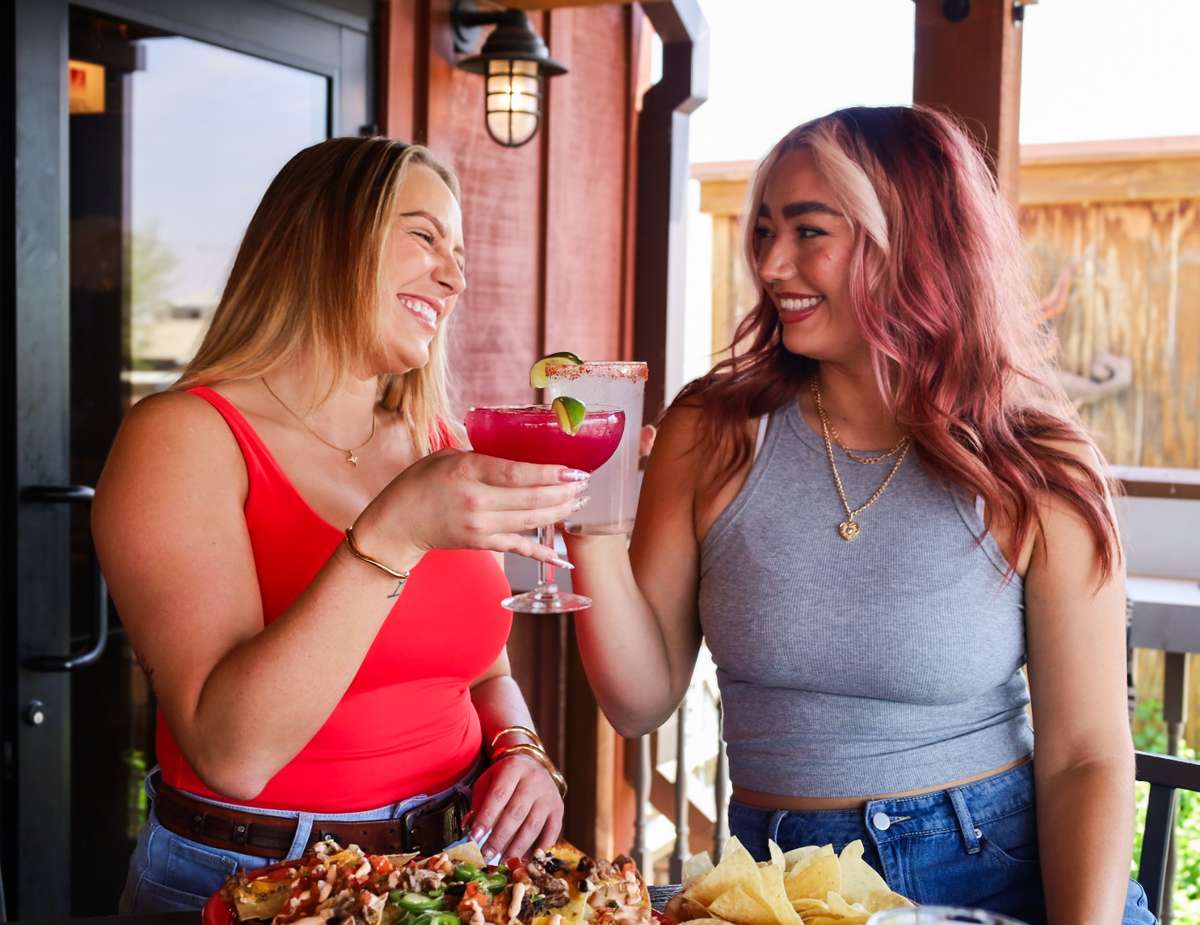 Best Happy Hour Deals in Scottsdale Arizona