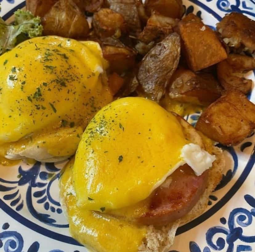 Eggs Benedict with Home Fries