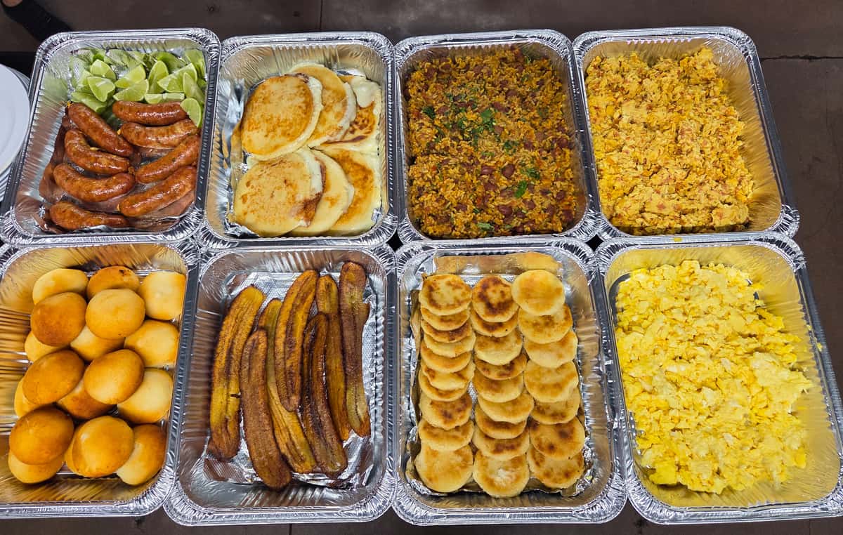 charolas de catering from las delicias de la abuela