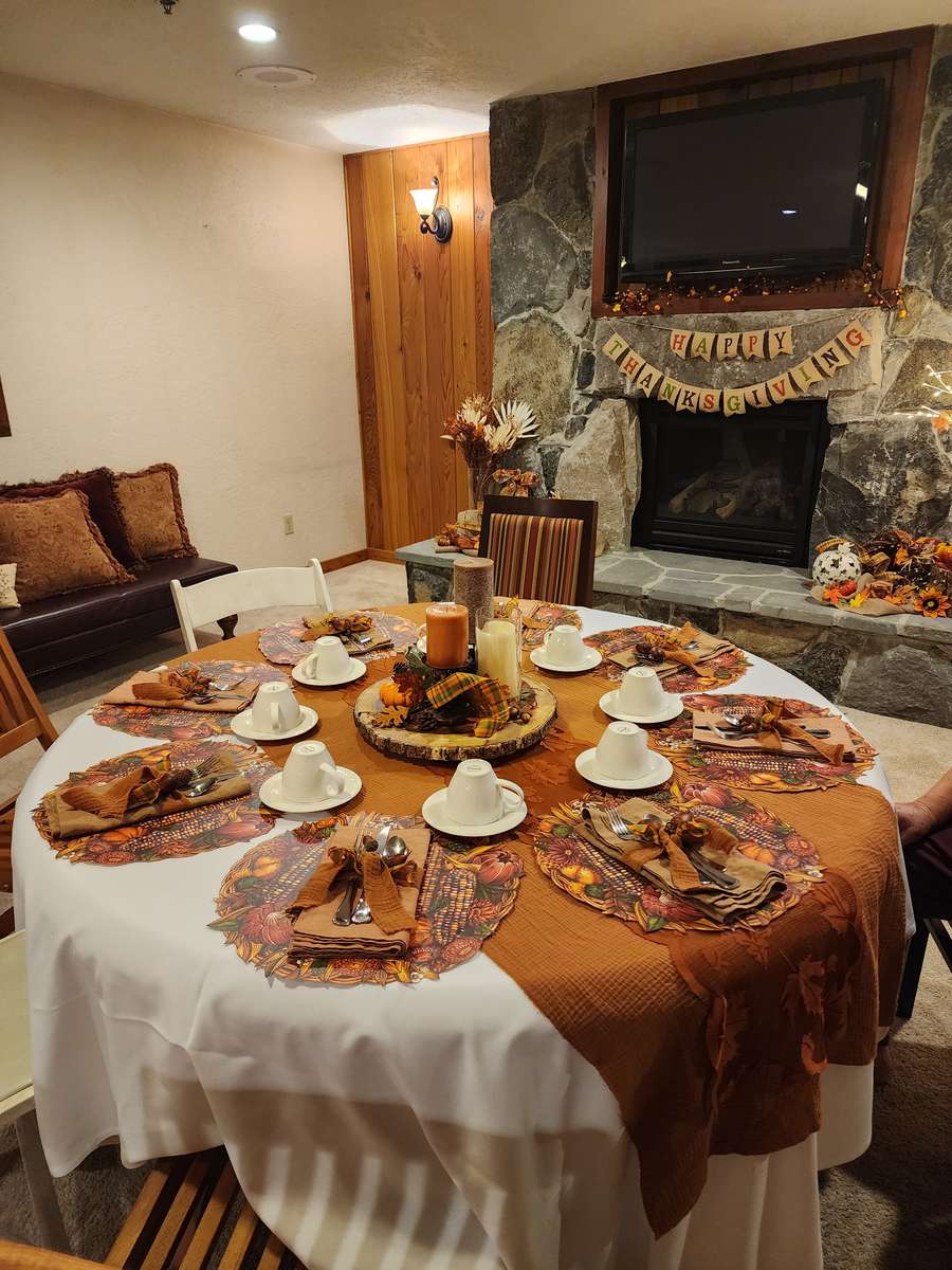 round table set up for thanksgiving