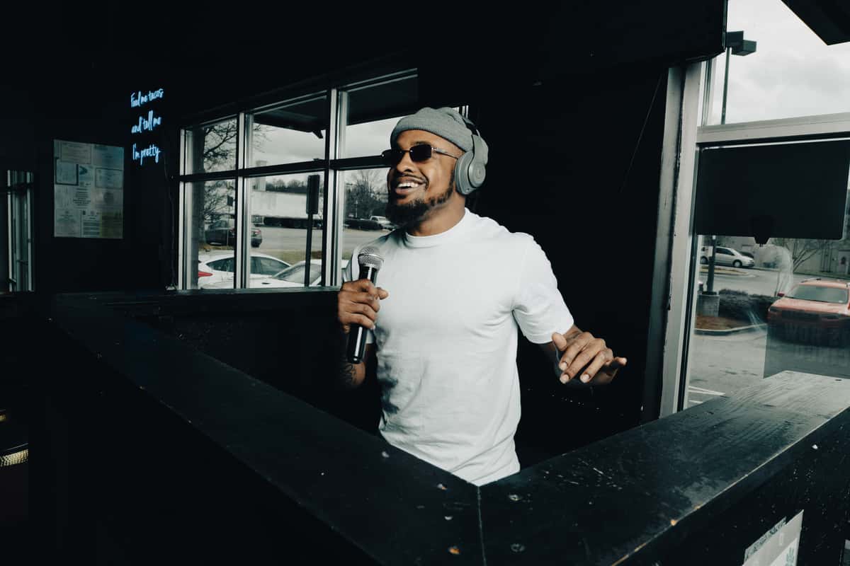 DJ 