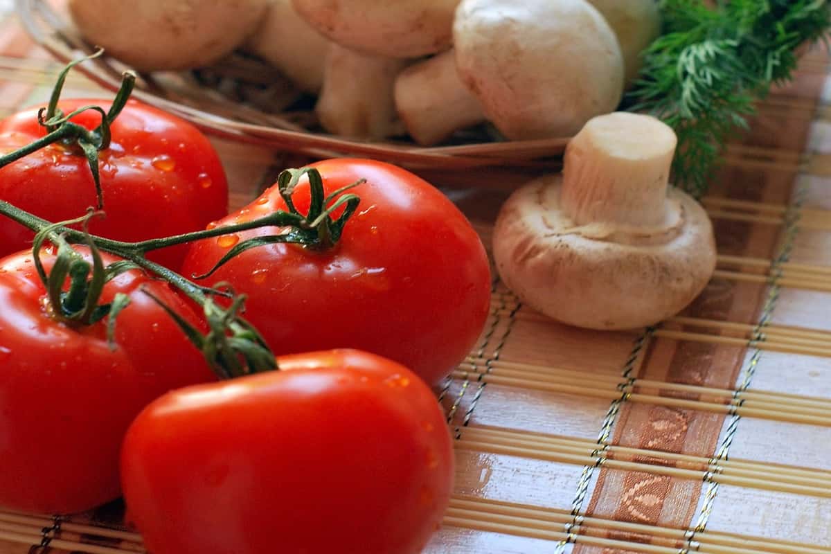 tomatoes and mushrooms