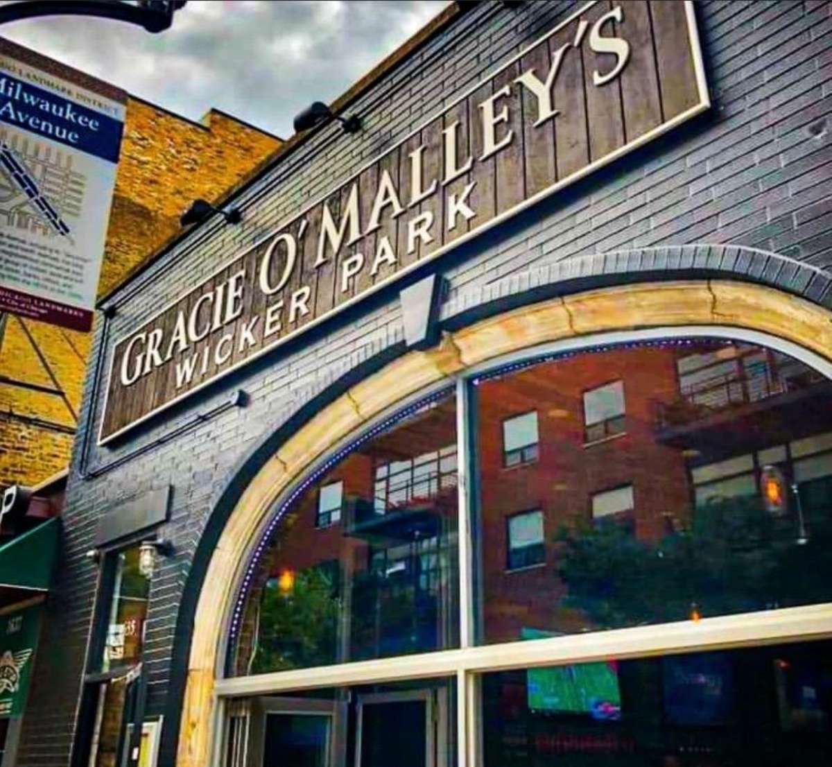 Wicker Park Gracie O'Malley's Sports Bar in IL